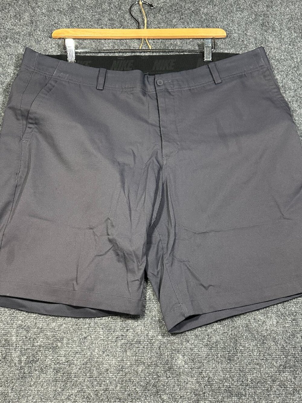 Nike Shorts Mens 42 Gray Standard Fit Flat Front Pockets Logo  Zip Fly Dri Fit